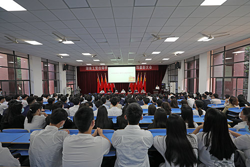 欧冠正规买球（中国）官方网站举行庆祝建团100周年暨“五四”表彰大会