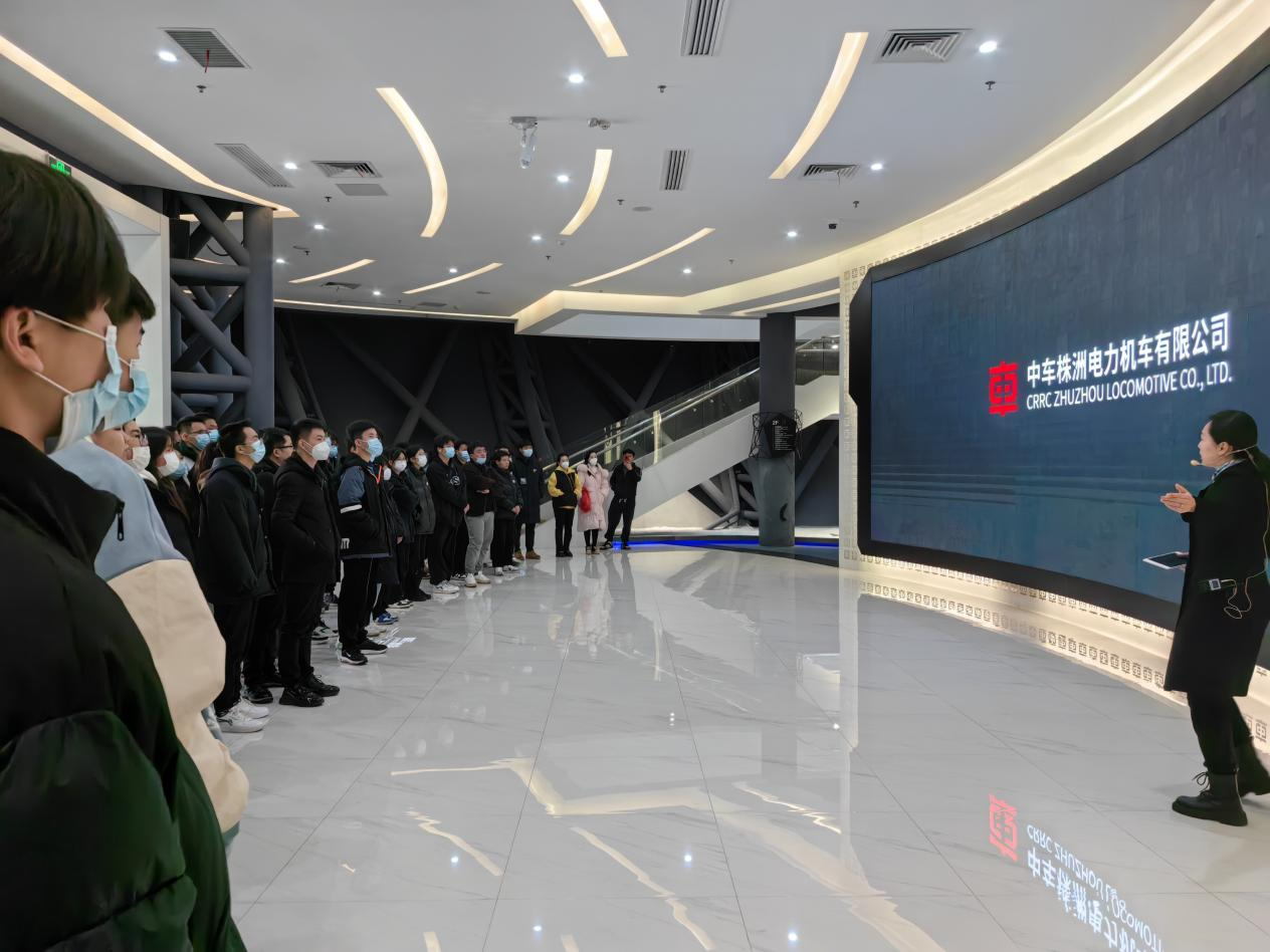 欧冠正规买球（中国）官方网站团委组织50多名优秀学生代表参加“制造名城 株洲@你”大学生标杆企业游活动