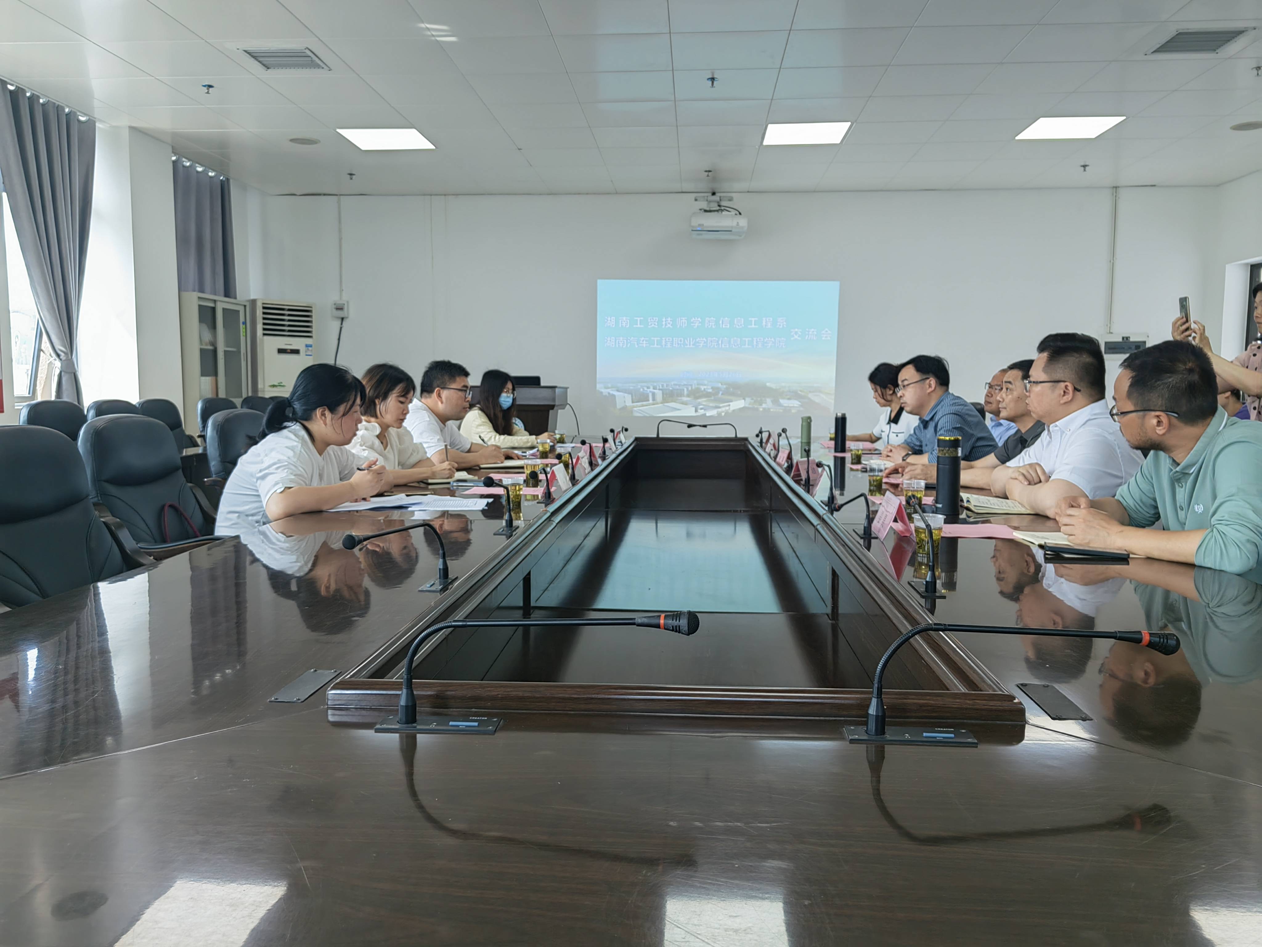 信息工程系主任李会明一行赴湖南汽车工程职业欧冠正规买球（中国）官方网站考察交流