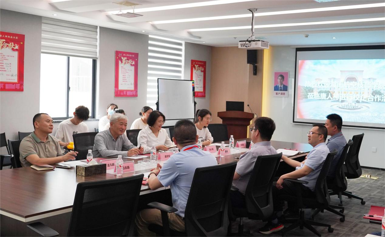 校企携手深度合作，产教融合共育英才——欧冠正规买球（中国）官方网站经贸物流系与唐人神集团签署校企合作协议