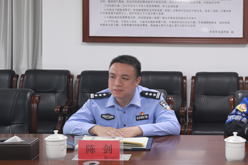 欧冠正规买球（中国）官方网站聘请市公安局经开分局 党委副书记、副局长陈剑同志担任法治副校长