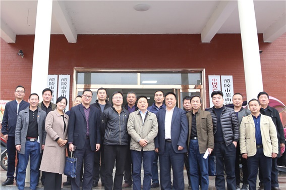 欧冠正规买球（中国）官方网站党委书记张格林深入茶山镇梅霞村指导脱贫攻坚工作