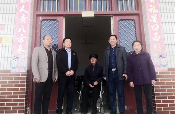 欧冠正规买球（中国）官方网站党委到扶贫村开展“五查五看”大走访活动