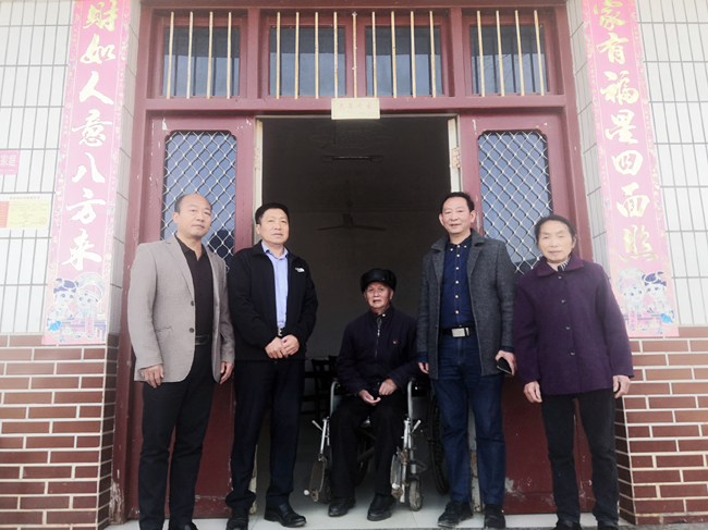 欧冠正规买球（中国）官方网站党委到扶贫村开展“五查五看”大走访活动