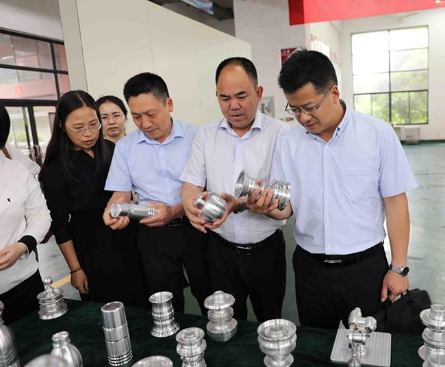 省委组织部干信处处长余前广一行来欧冠正规买球（中国）官方网站调研座谈