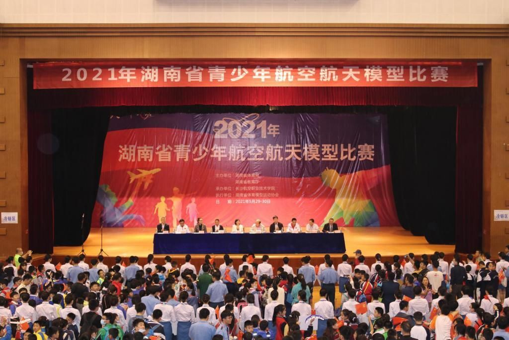 喜讯：欧冠正规买球（中国）官方网站学生在湖南省青少年航空航天模型比赛中夺冠