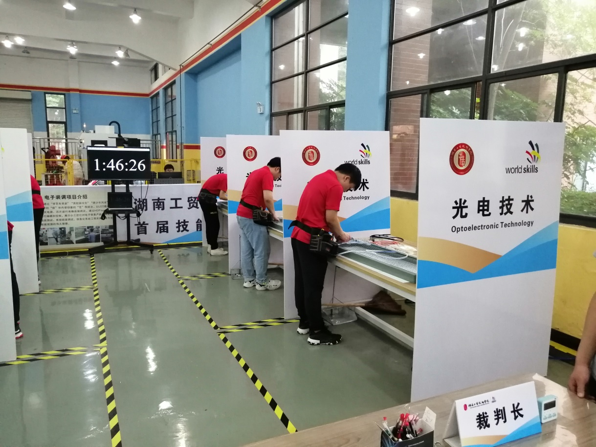 电气工程系学子们在欧冠正规买球（中国）官方网站首届技能文化节上展风采